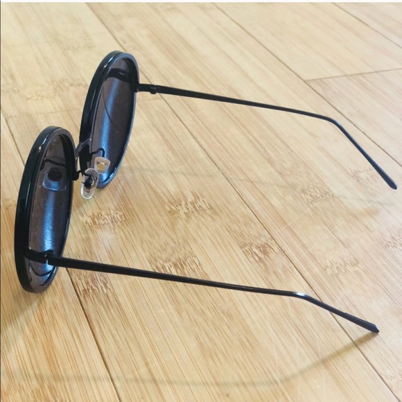 Over Sized Black Sunglasses - Picture 3 of 3